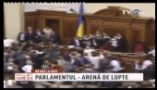 Bataie ca in filme in Parlamentul de la Kiev